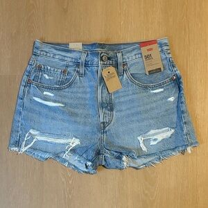 NWT Levi's Women's 501 Distressed Jean Shorts size 31